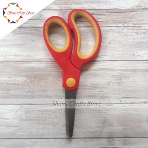 Small scissor